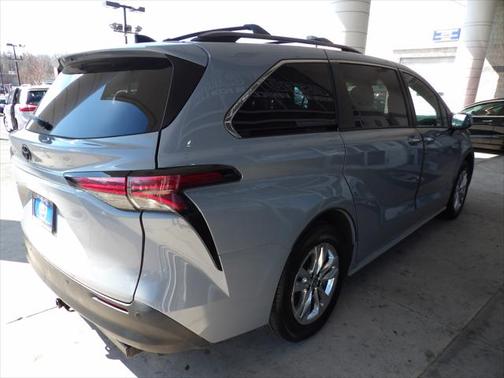2022 Toyota Sienna XLE