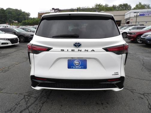 2022 Toyota Sienna XSE 7 Passenger