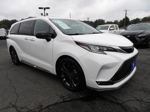 2022 Toyota Sienna XSE 7 Passenger