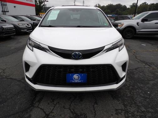 2022 Toyota Sienna XSE 7 Passenger