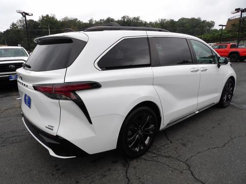 2022 Toyota Sienna XSE 7 Passenger