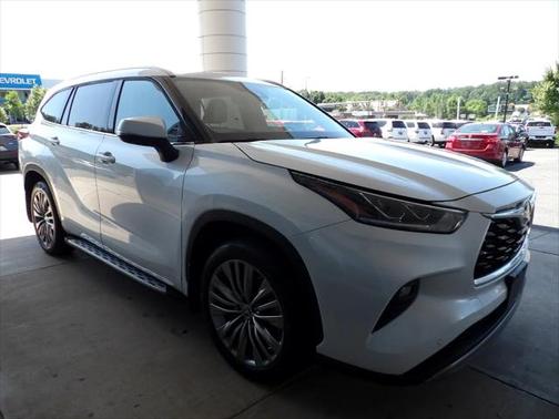 2022 Toyota Highlander Platinum
