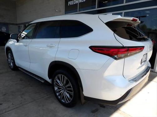 2022 Toyota Highlander Platinum