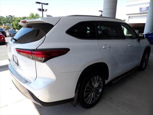 2022 Toyota Highlander Platinum