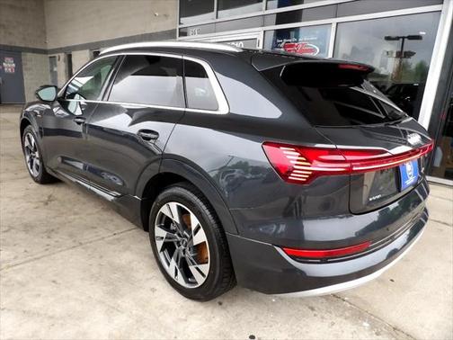 2021 Audi e-tron Premium