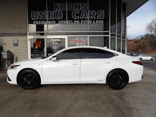 2022 Lexus ES 300h F SPORT