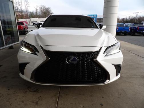 2022 Lexus ES 300h F SPORT