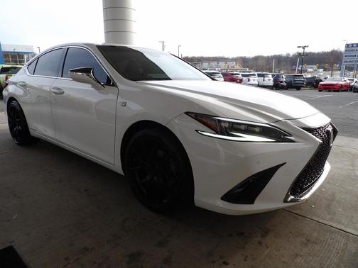 2022 Lexus ES 300h F SPORT