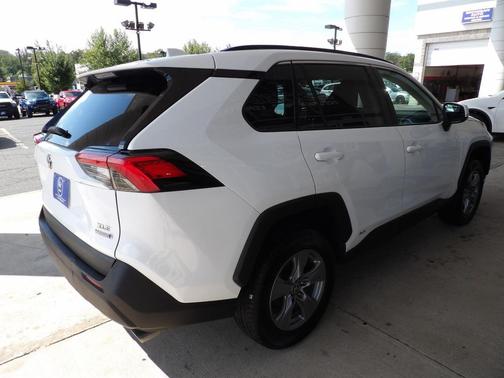 2022 Toyota RAV4 Hybrid XLE