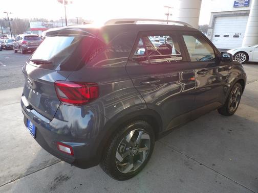 2023 Hyundai VENUE SEL