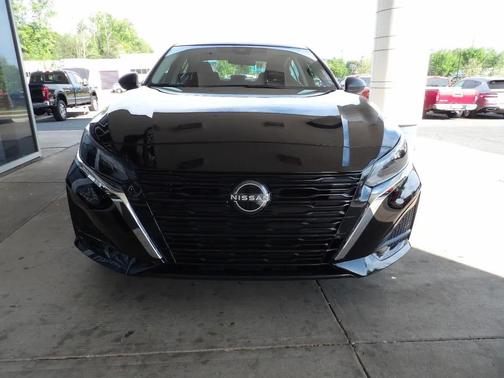 Super Black 2025 Nissan Altima SV FWD