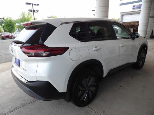 Pearl White Tricoat 2023 Nissan Rogue SV
