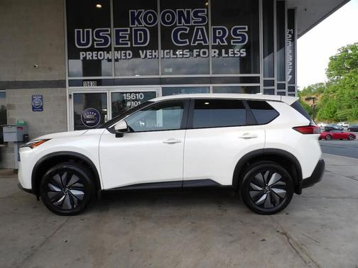 Pearl White Tricoat 2023 Nissan Rogue SV
