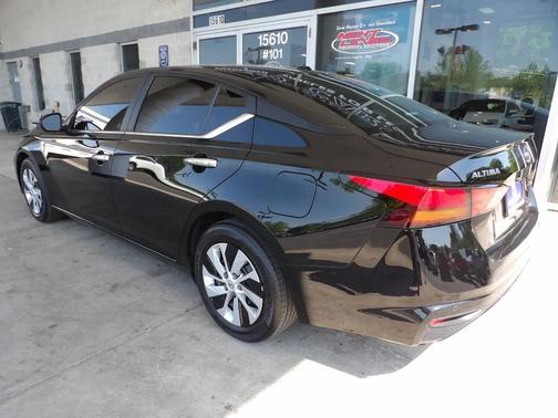 Super Black 2025 Nissan Altima S FWD