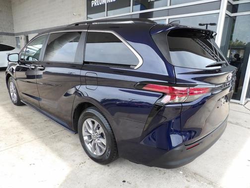 2022 Toyota Sienna XLE 7 Passenger