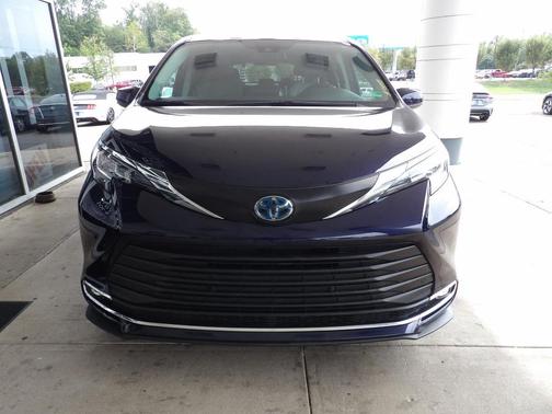 2022 Toyota Sienna XLE 7 Passenger