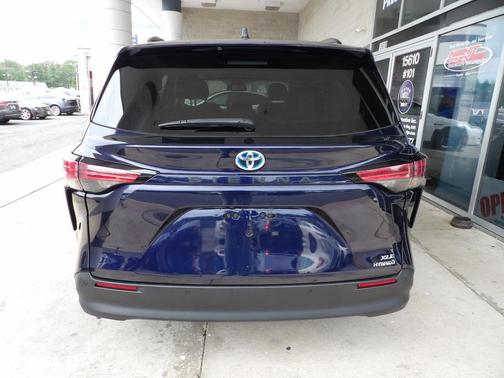 2022 Toyota Sienna XLE 7 Passenger