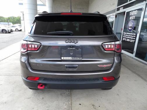 Granite Crystal Metallic Clearcoat 2018 Jeep Compass Trailhawk