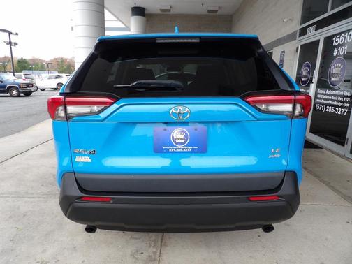 2020 Toyota RAV4 LE