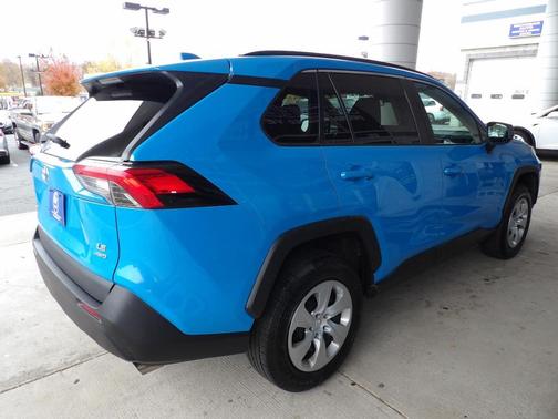 2020 Toyota RAV4 LE