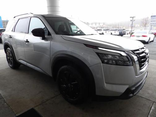 2025 Nissan Pathfinder SV 4WD