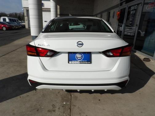 2022 Nissan Altima S FWD