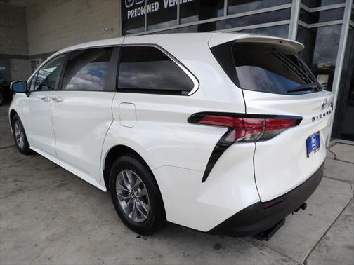 2021 Toyota Sienna XLE 8 Passenger