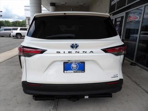 2021 Toyota Sienna XLE 8 Passenger