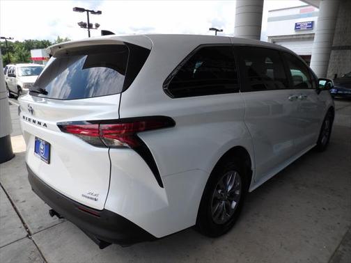 2021 Toyota Sienna XLE 8 Passenger