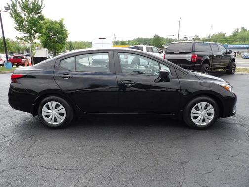 Super Black 2023 Nissan Versa 1.6 S
