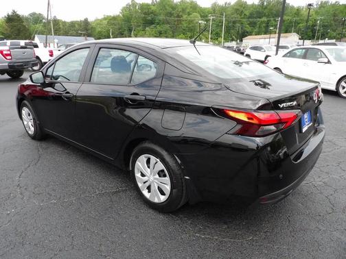 Super Black 2023 Nissan Versa 1.6 S