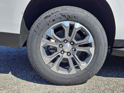 2025 Chevrolet Suburban LS