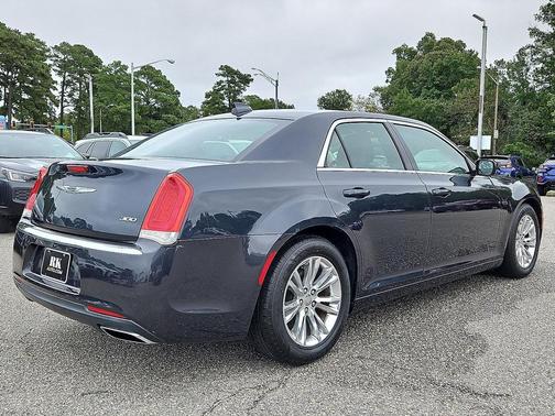 2018 Chrysler 300 Touring