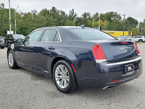 2018 Chrysler 300 Touring
