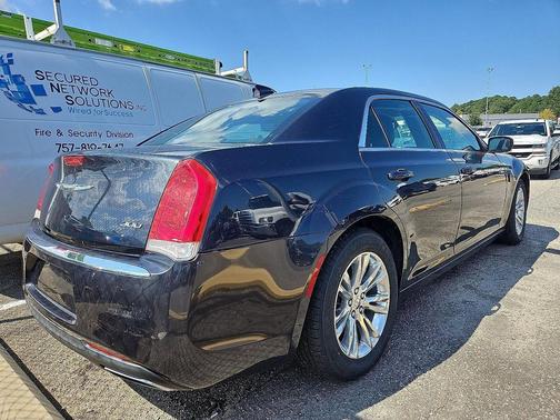 2018 Chrysler 300 Touring