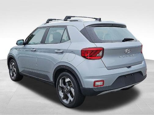 2021 Hyundai VENUE SEL