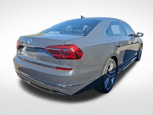 2017 Volkswagen Passat 1.8T R-Line w/Comfort
