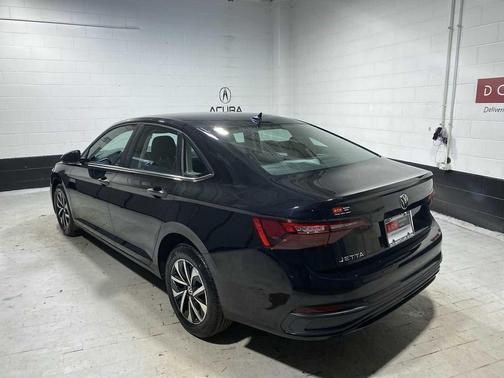 Deep Black Pearl Effect 2024 Volkswagen Jetta 1.5T S