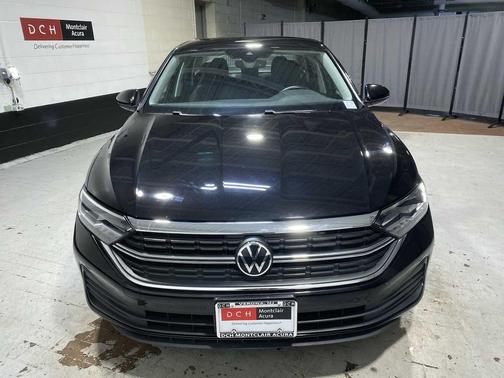 Deep Black Pearl Effect 2024 Volkswagen Jetta 1.5T S