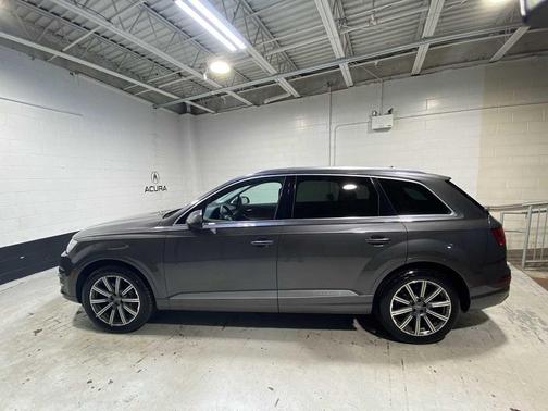 Samurai Gray Metallic 2019 Audi Q7 55 Premium Plus