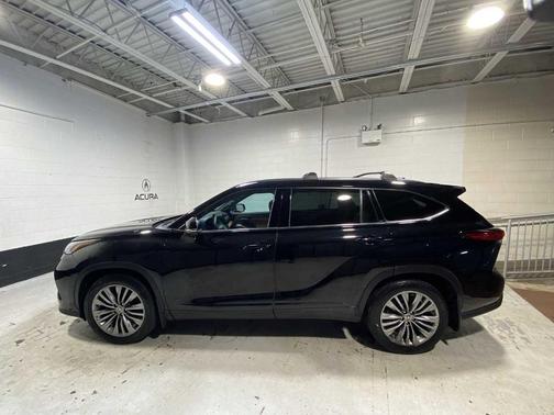Midnight Black Metallic 2020 Toyota Highlander Platinum