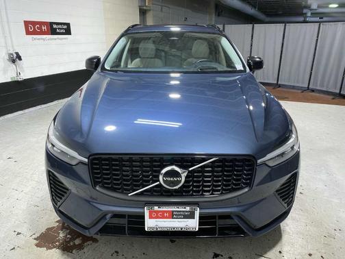2023 Volvo XC60 B6 Ultimate Dark Theme