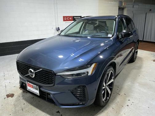 2023 Volvo XC60 B6 Ultimate Dark Theme