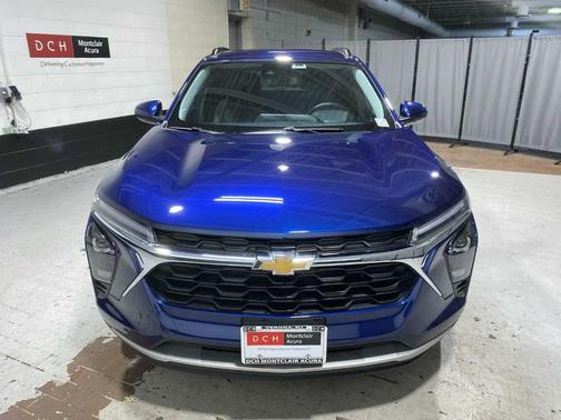 Blue Glow Metallic 2024 Chevrolet Trax LT