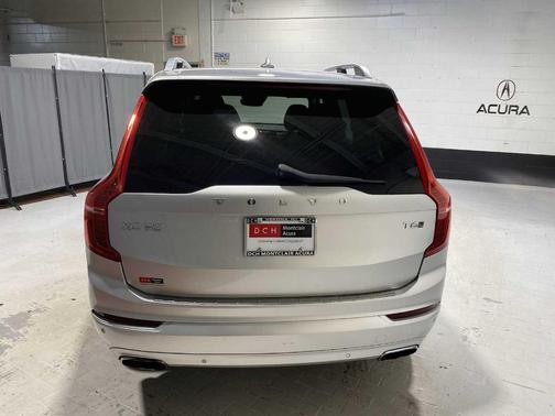 2017 Volvo XC90 T6 Momentum