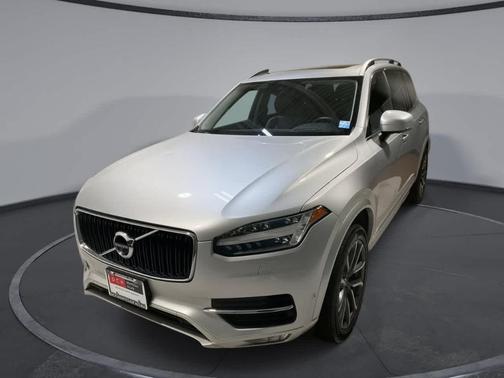 2017 Volvo XC90 T6 Momentum