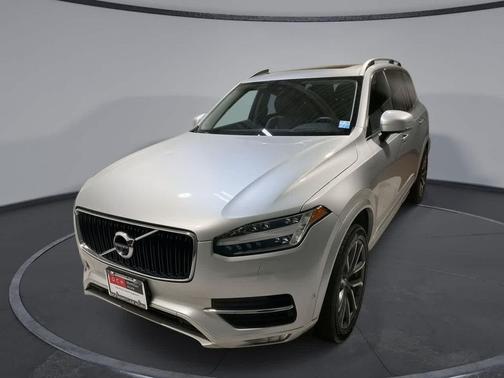 2017 Volvo XC90 T6 Momentum