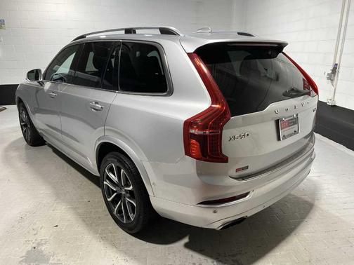 2017 Volvo XC90 T6 Momentum