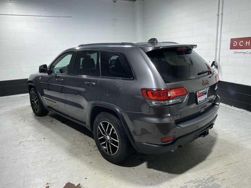 Granite Crystal Clearcoat Metallic 2017 Jeep Grand Cherokee Trailhawk
