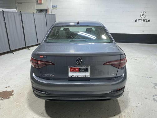 Platinum Gray Metallic 2024 Volkswagen Jetta 1.5T SE
